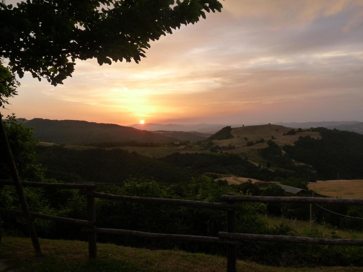 Agriturismo Girolomoni - Locanda Isola del Piano Exteriör bild