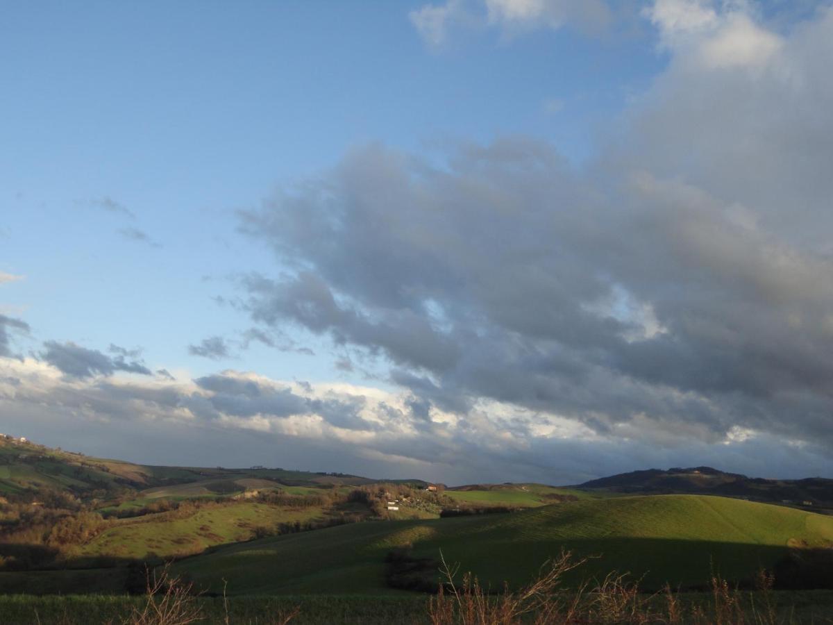 Agriturismo Girolomoni - Locanda Isola del Piano Exteriör bild